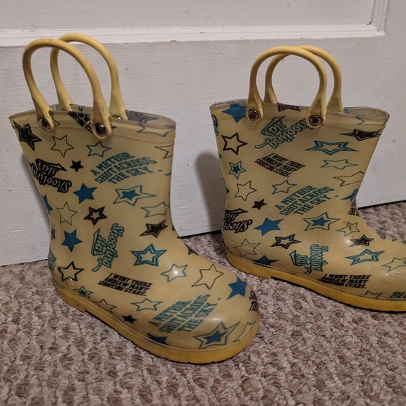None Other - Kids Yellow Star Print Rain Boots